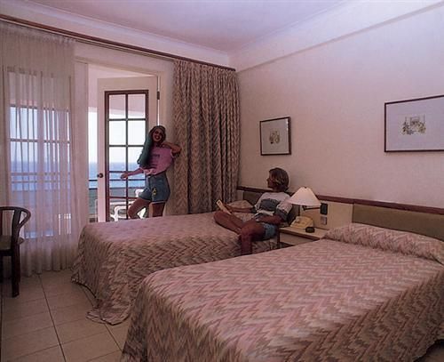 'Hotel - Comodoro - habitacion' Check our website Cuba Travel Hotels .com often for updates.